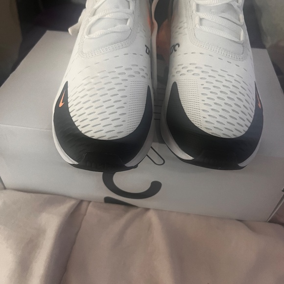 Nike Air Max270 - Picture 4 of 11